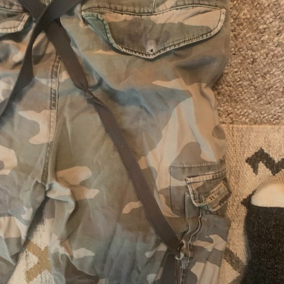 R2 Command size 32 camo goth pants pre loved - Picture 4 of 5
